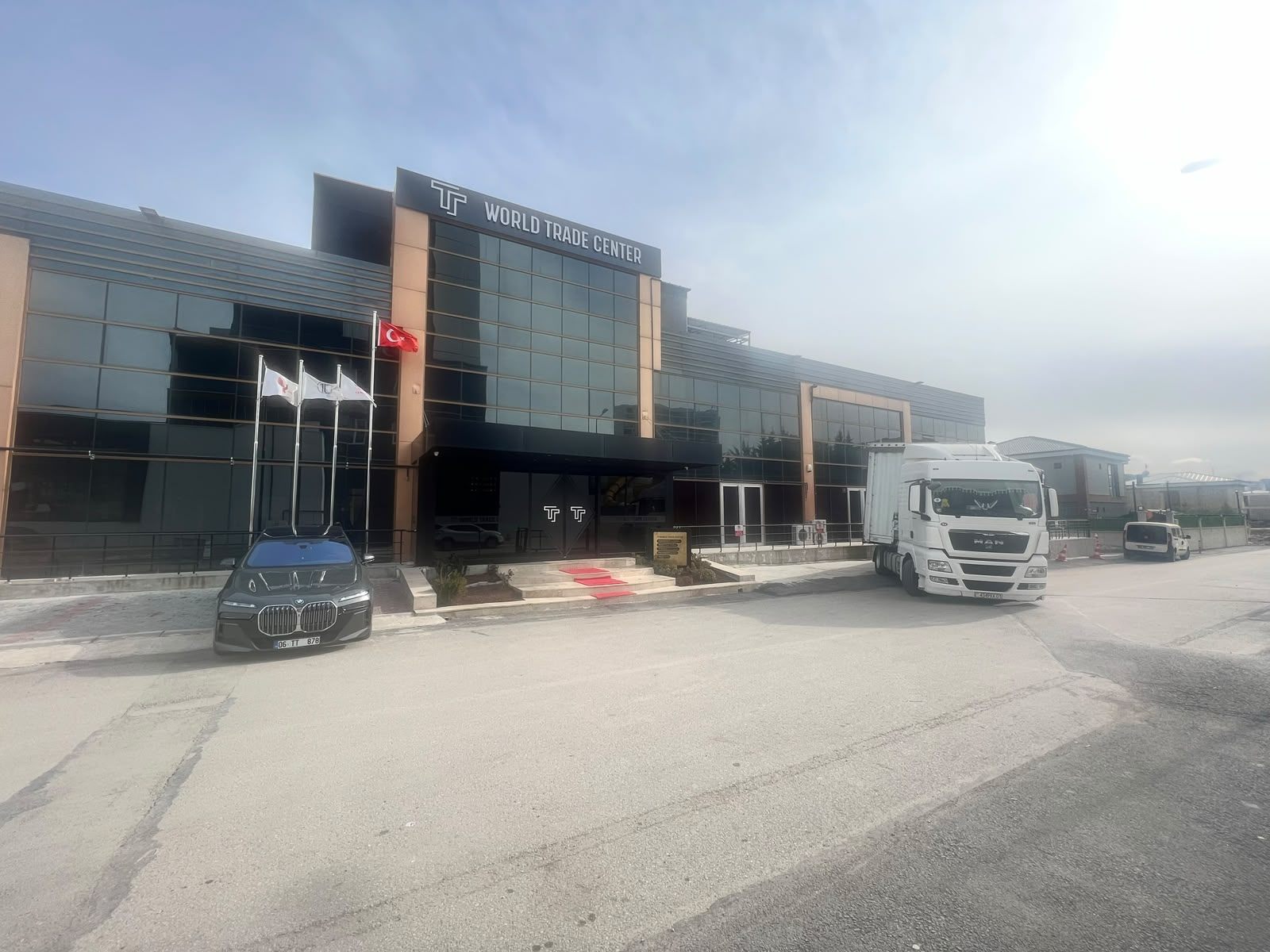 EnterHub360 kampüsü — gündüz
